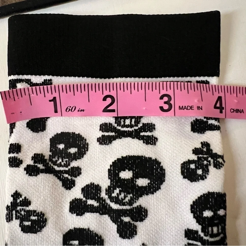 3/$25 🍄 Skull and Crossbones Kids Knee High Compression Sock Halloween Size S/M